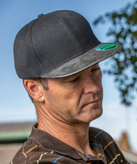 Resultheadwear Bronx Glitter Flat Peak Snapback Cap - Black/Gold