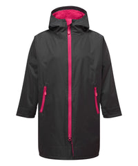 Kids TriDri® Recycled All-seasons Waterproof Changing Robe - Charcoal/Hot Pink